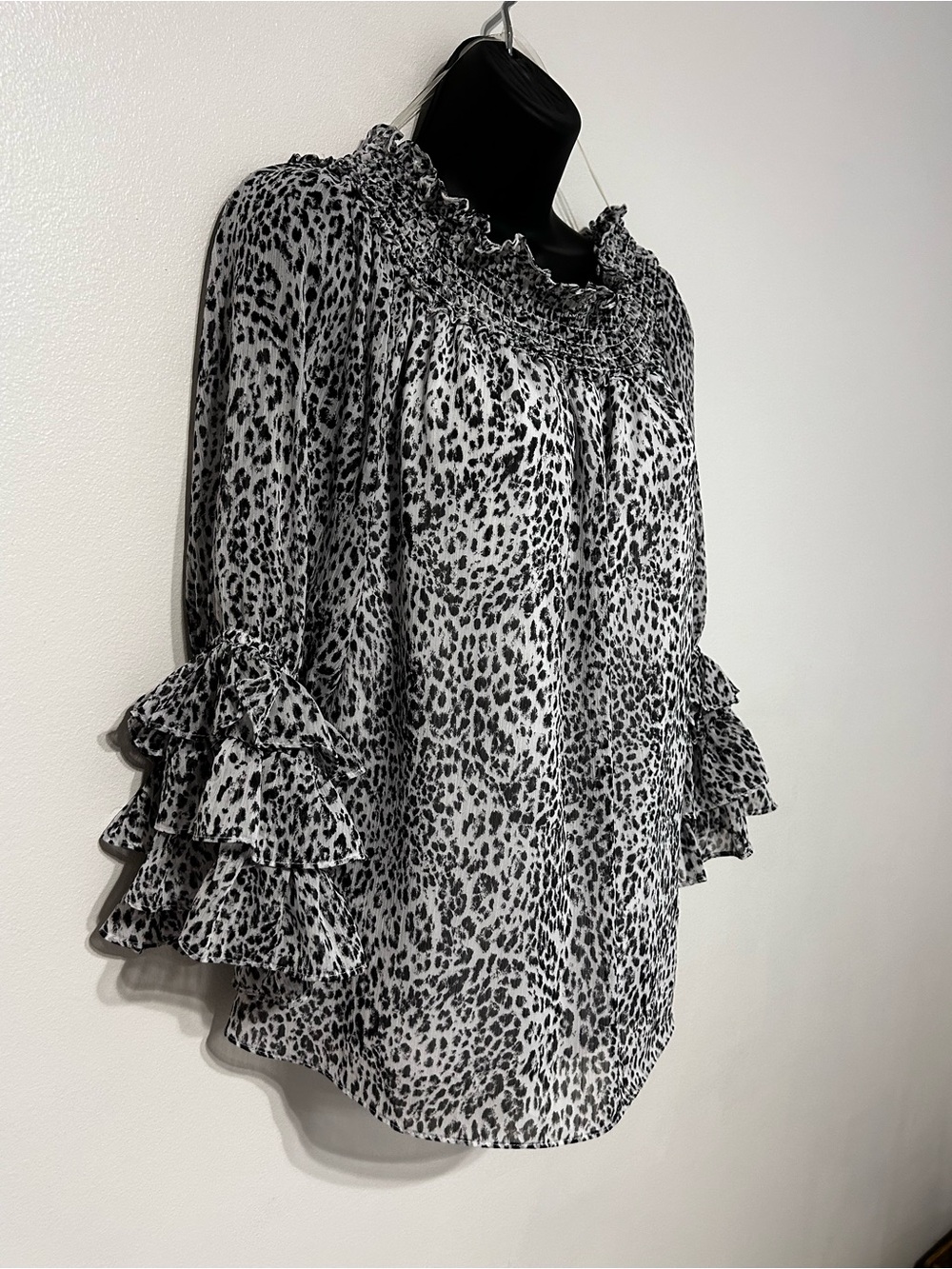 CeCe Black and White Leopard Smocked Neck Ruffle Sleeve Blouse Size M - Picture 5 of 10